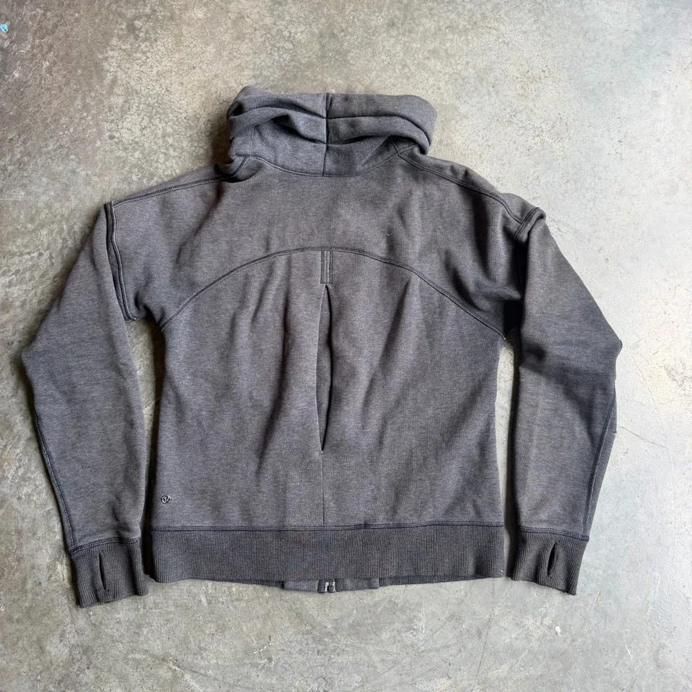 Lululemon Hug it Out Jacket Charcoal Gray Activewear Womens 18x22 Yoga Training